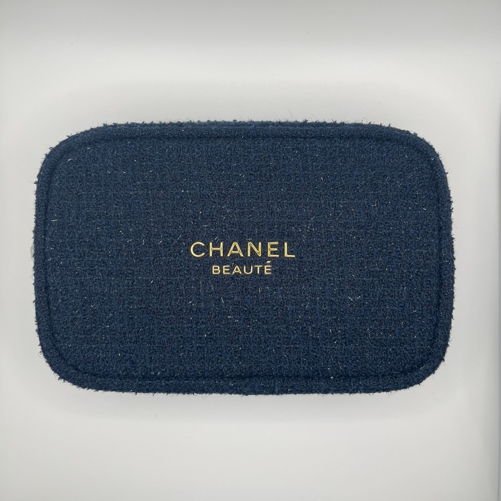 CHANEL Holiday Gift Bag - Picture 2 of 4